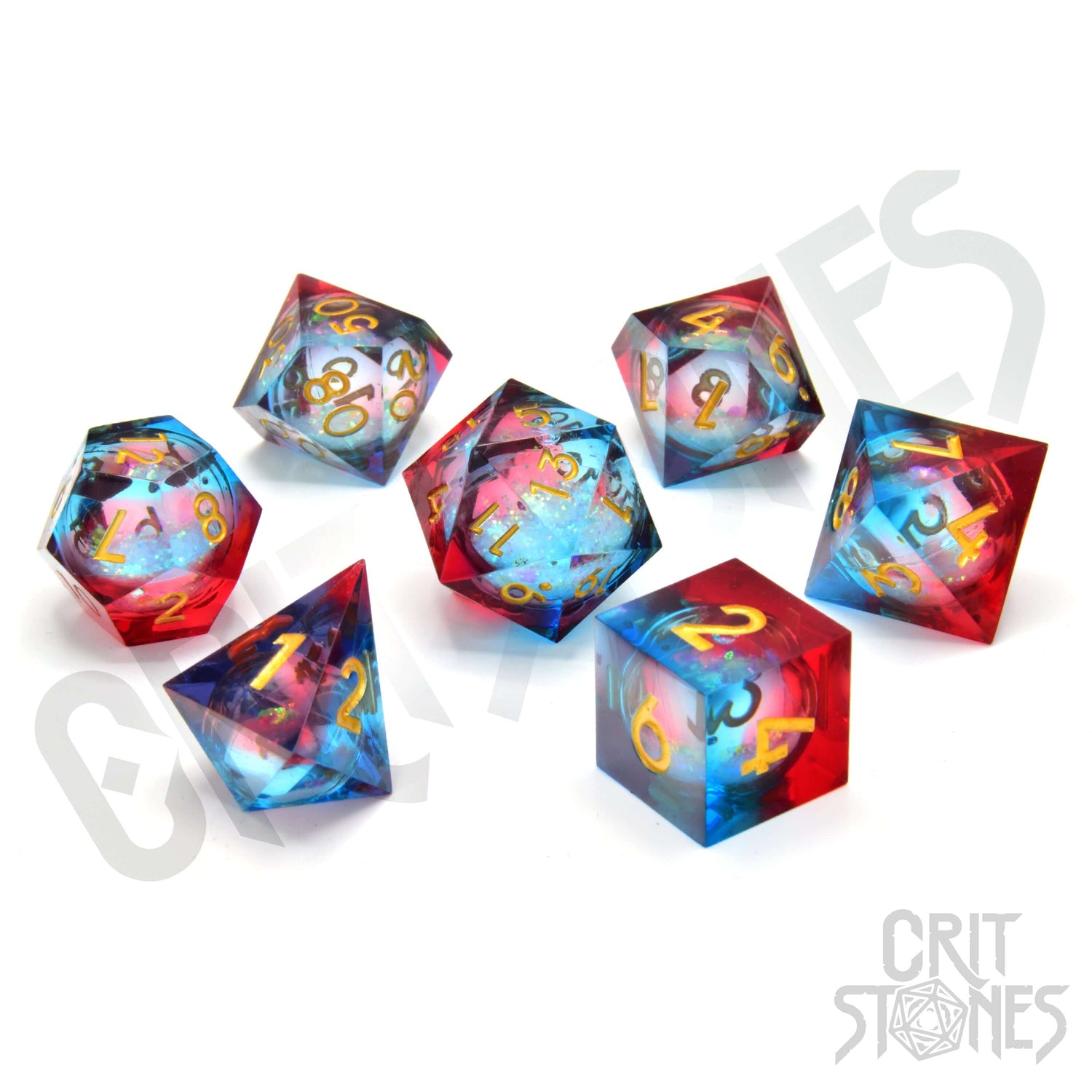 Blauw/rode resin dobbelstenen met vloeibare kern en fonkelende deeltjes voor RPG-spellen.